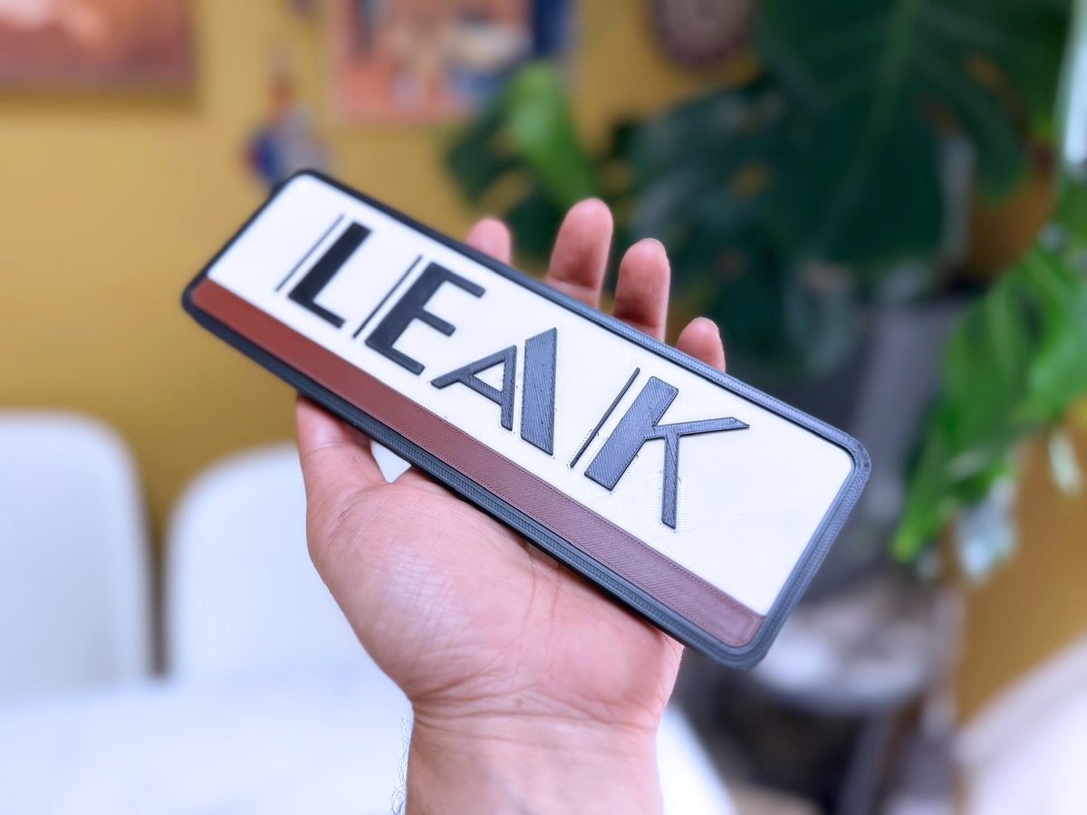 Leak Inspired Retro Hi-Fi Wall Plaque, Matte Black, White & Brown, 22cm
